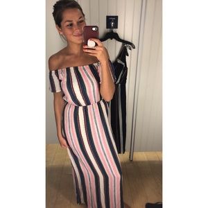 Super cute off the shoulder maxi!